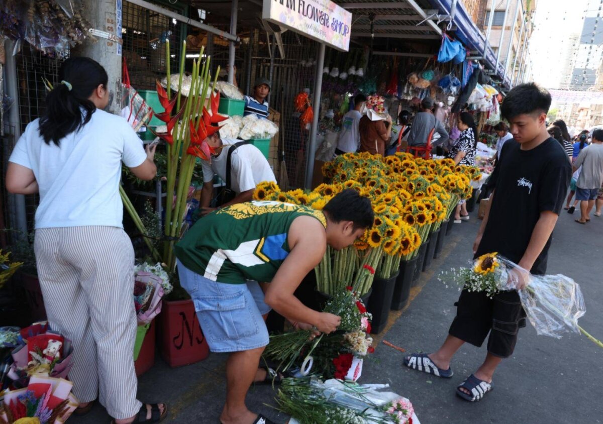 Dangwa flower market