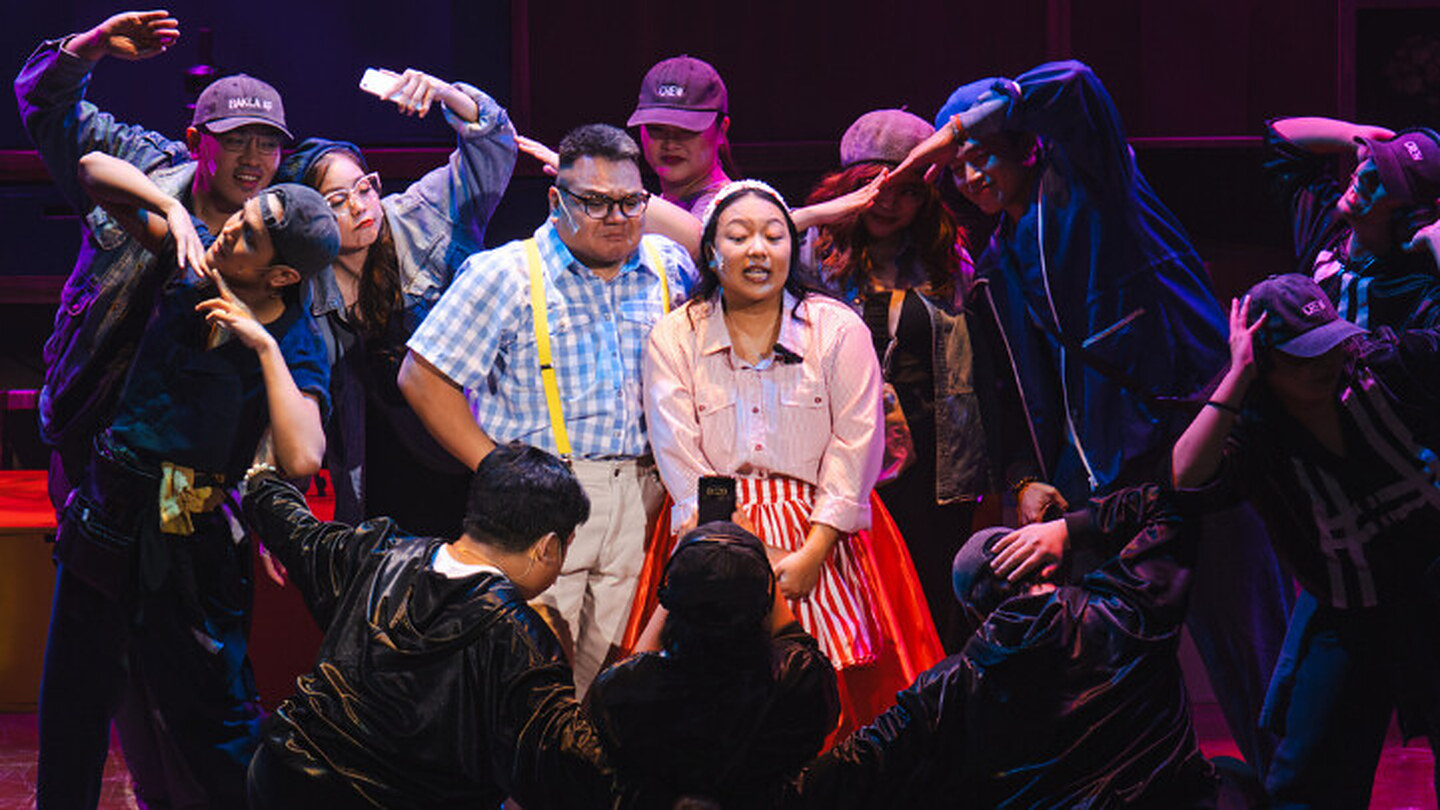 Muli on stage at the Globe Auditorium